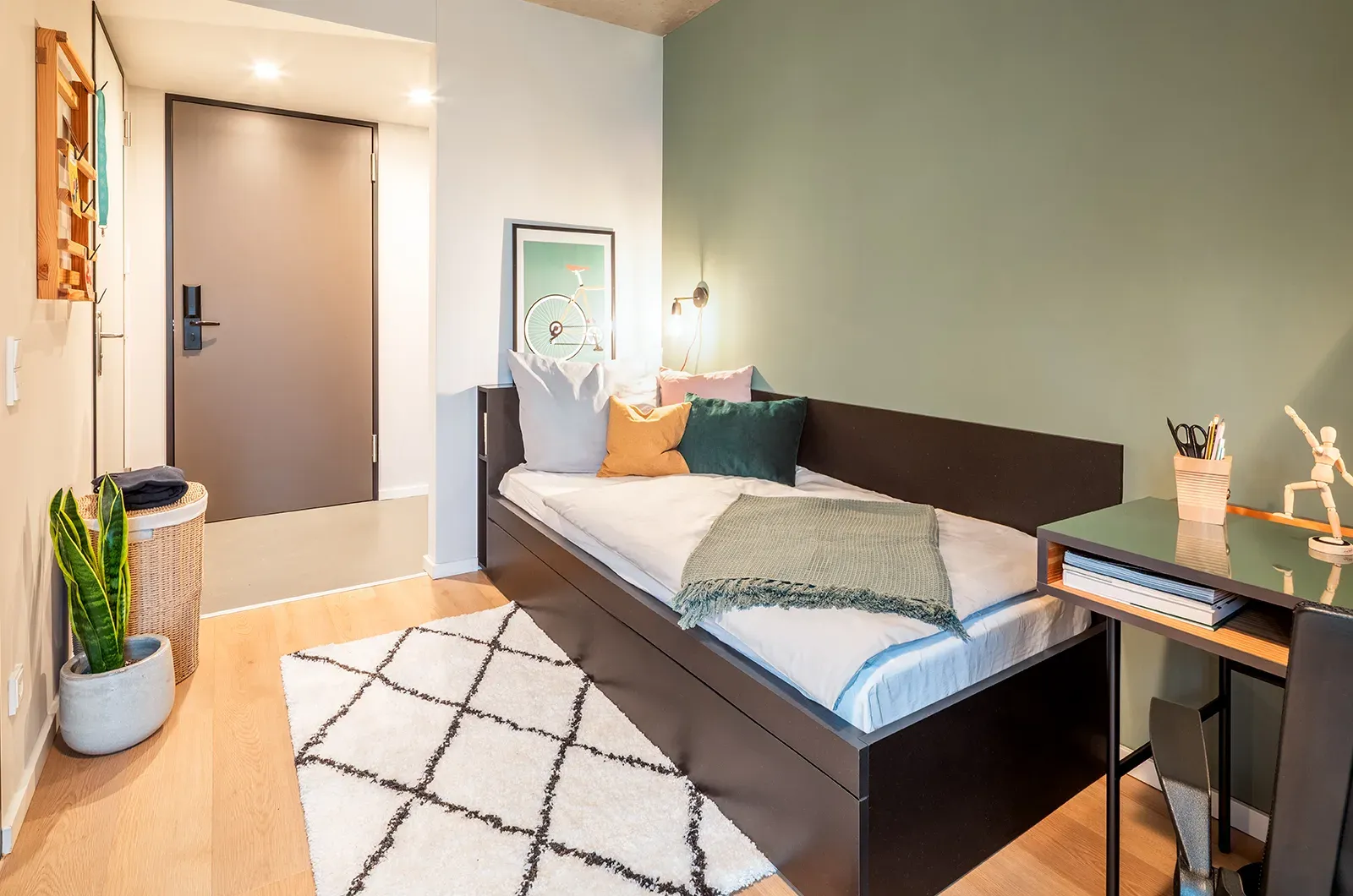 Styled bed area in a Classic Patio Room at Neon Wood Berlin Frankfurter Tor showing decorated sleeping space and personalization example