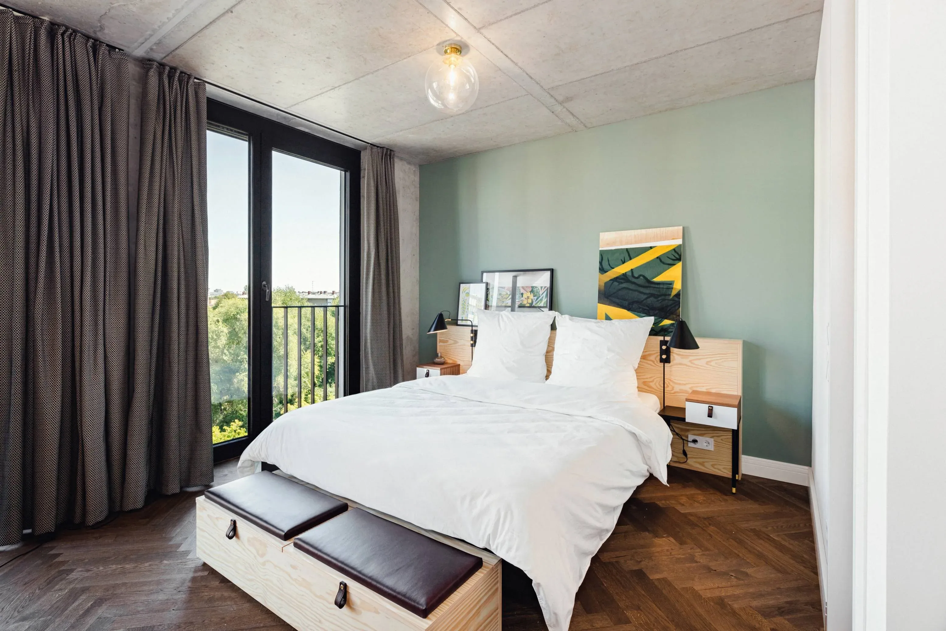 Neon Gold Balcony - 27 to 33m² - Fully Equipped